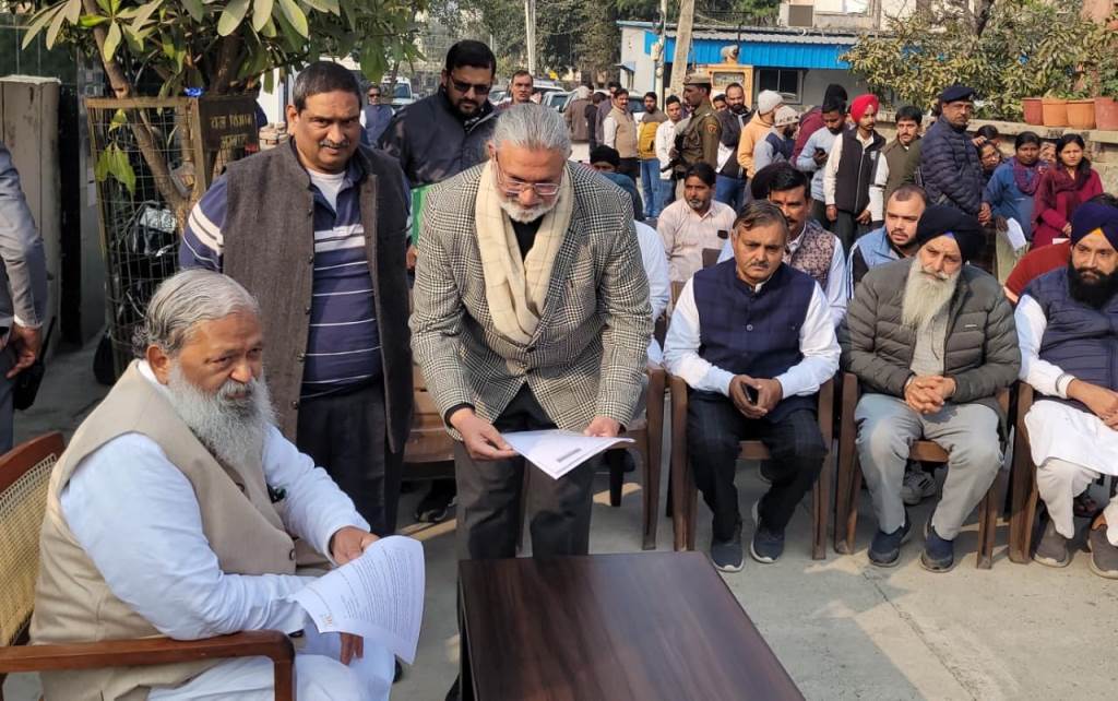 Energy Minister Anil Vij instructed the police to register a case in the shop arson incident saying I will not allow hooliganism here